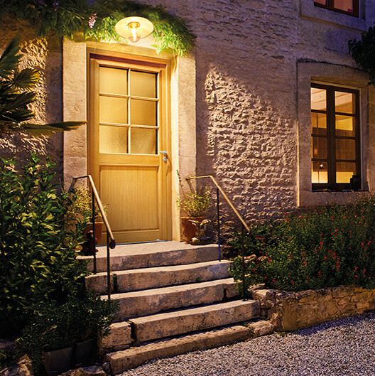 porte d'entrée en bois maison ancienne