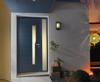 porte entree moderne avec luminaire exterieur