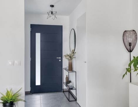 porte d'entrée de maison 1 vantail avec un vitrage et des rainures verticales