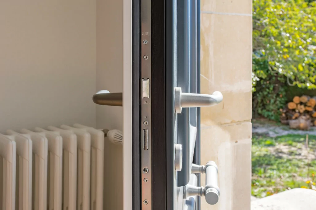 5 conseils pour changer une serrure de porte d'entrée