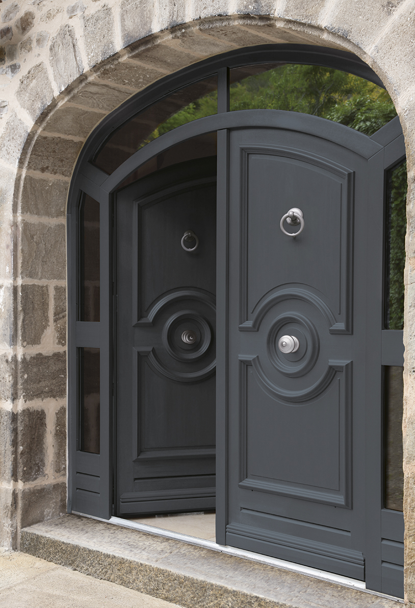 porte d'entrée sur mesure en bois cintrée