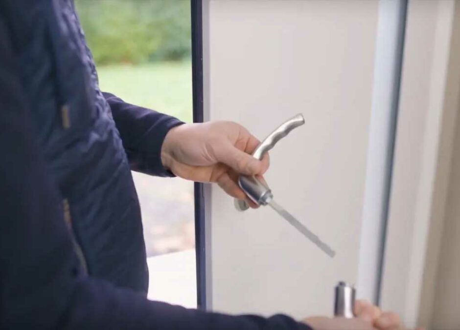 Changer le barillet de sa porte d'entrée comment faire ? Bel'M — free download