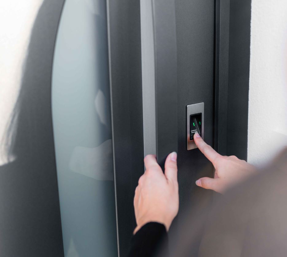 porte d'entrée bel'm motorisée avec ouverture empreinte digitale