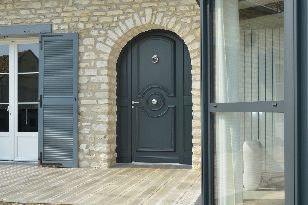 Portes d'entrée cintrées : élégance et authenticité | Bel'M