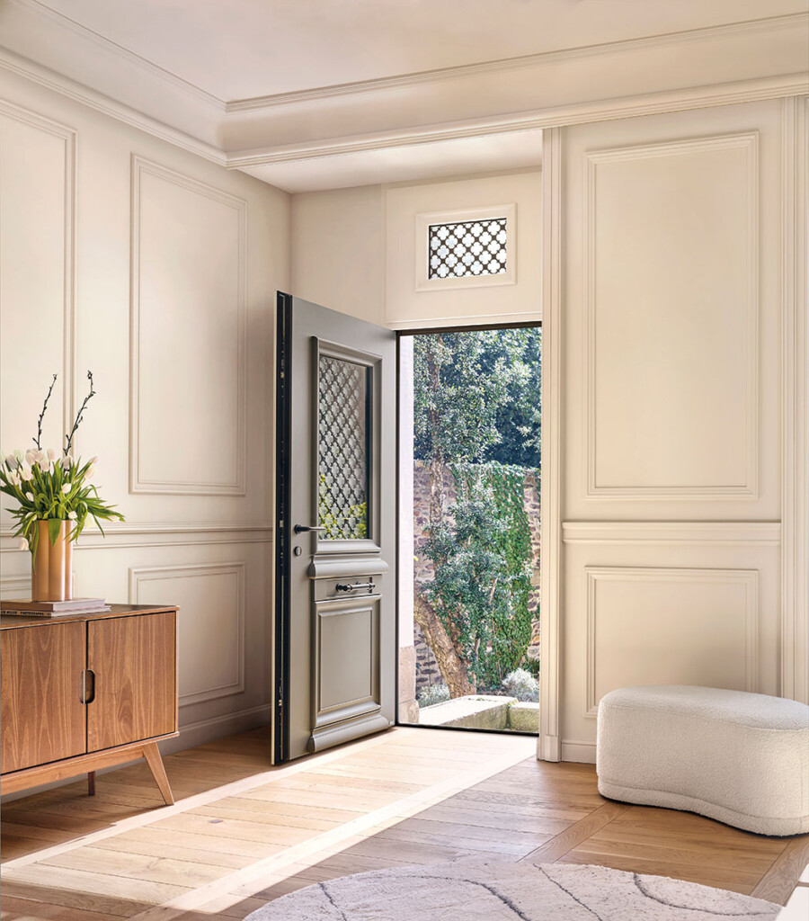 intérieur de maison avec porte d'entrée athéna au style classique