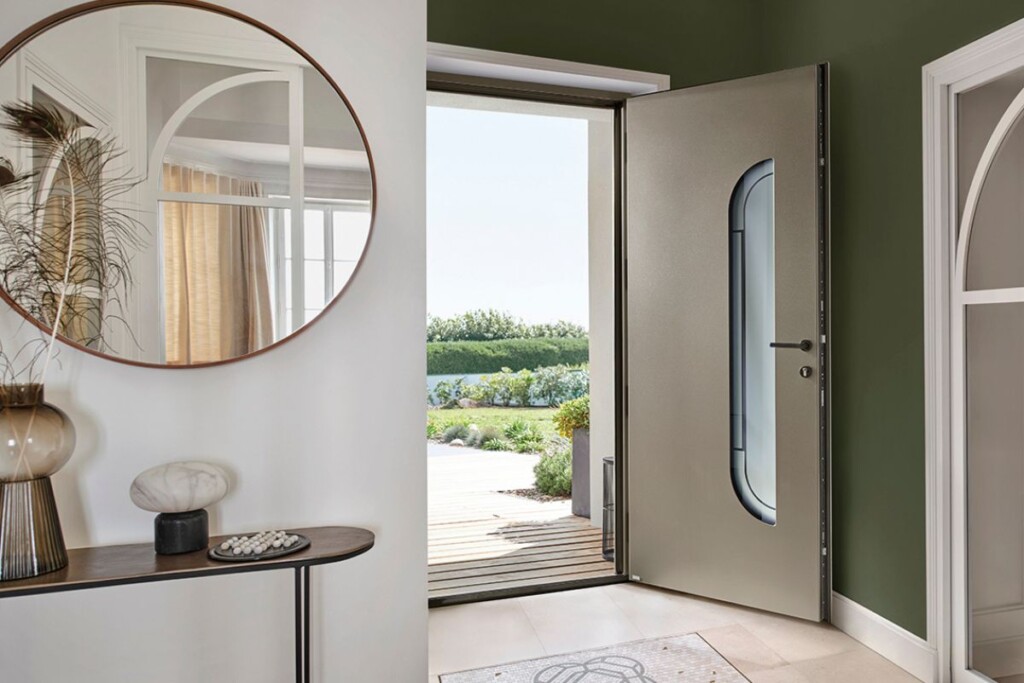 porte d'entrée aluminium eurielle dans une maison contemporaine